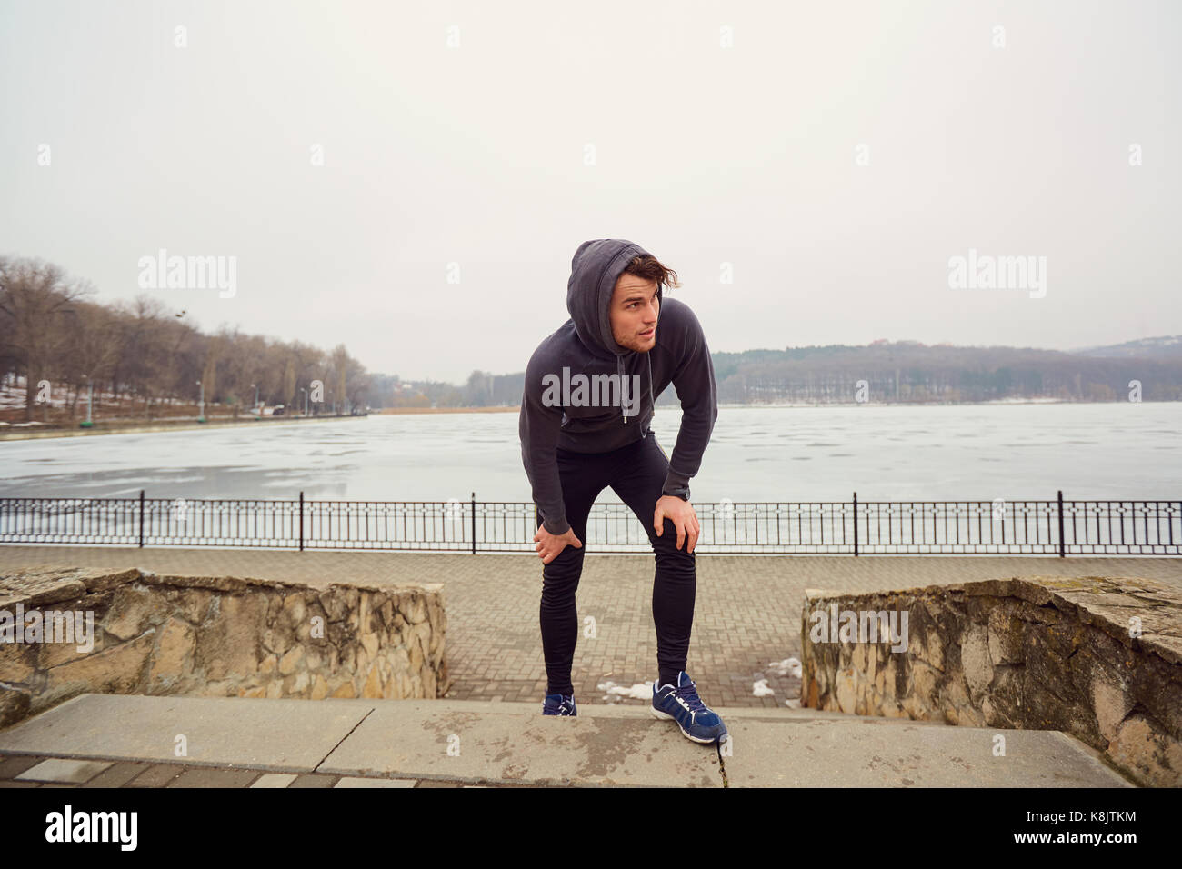 Joven gay en ropa deportiva en un parque para correr Fotografía de stock -  Alamy