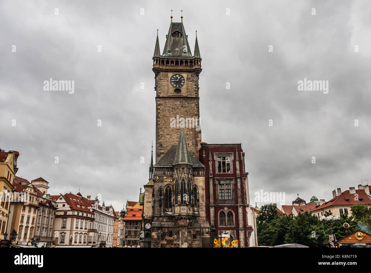 La torre del reloj astronómico de Praga Foto de stock