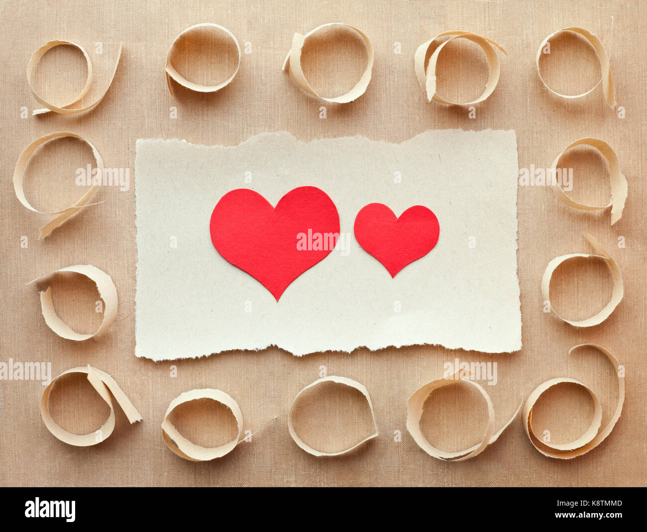 Tarjeta hecha a mano a partir de trozos de papel rasgado. Carta de amor.el  día de San Valentín Fotografía de stock - Alamy