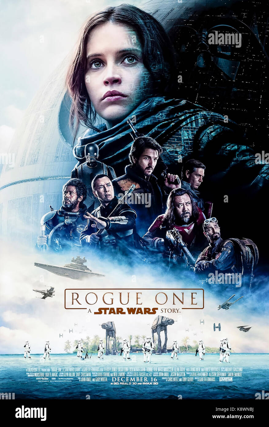 Rogue uno (2016), dirigida por Gareth Edwards y protagonizada por Felicity Jones, Diego Luna y Alan Tudyk. Película de Star Wars acerca de cómo los planes de la estrella de la muerte fueron robados. Foto de stock