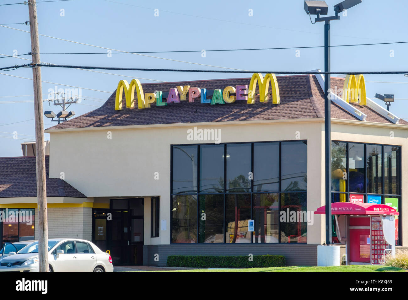 Playplace hamburguesa de McDonald's y un restaurante de comida rápida