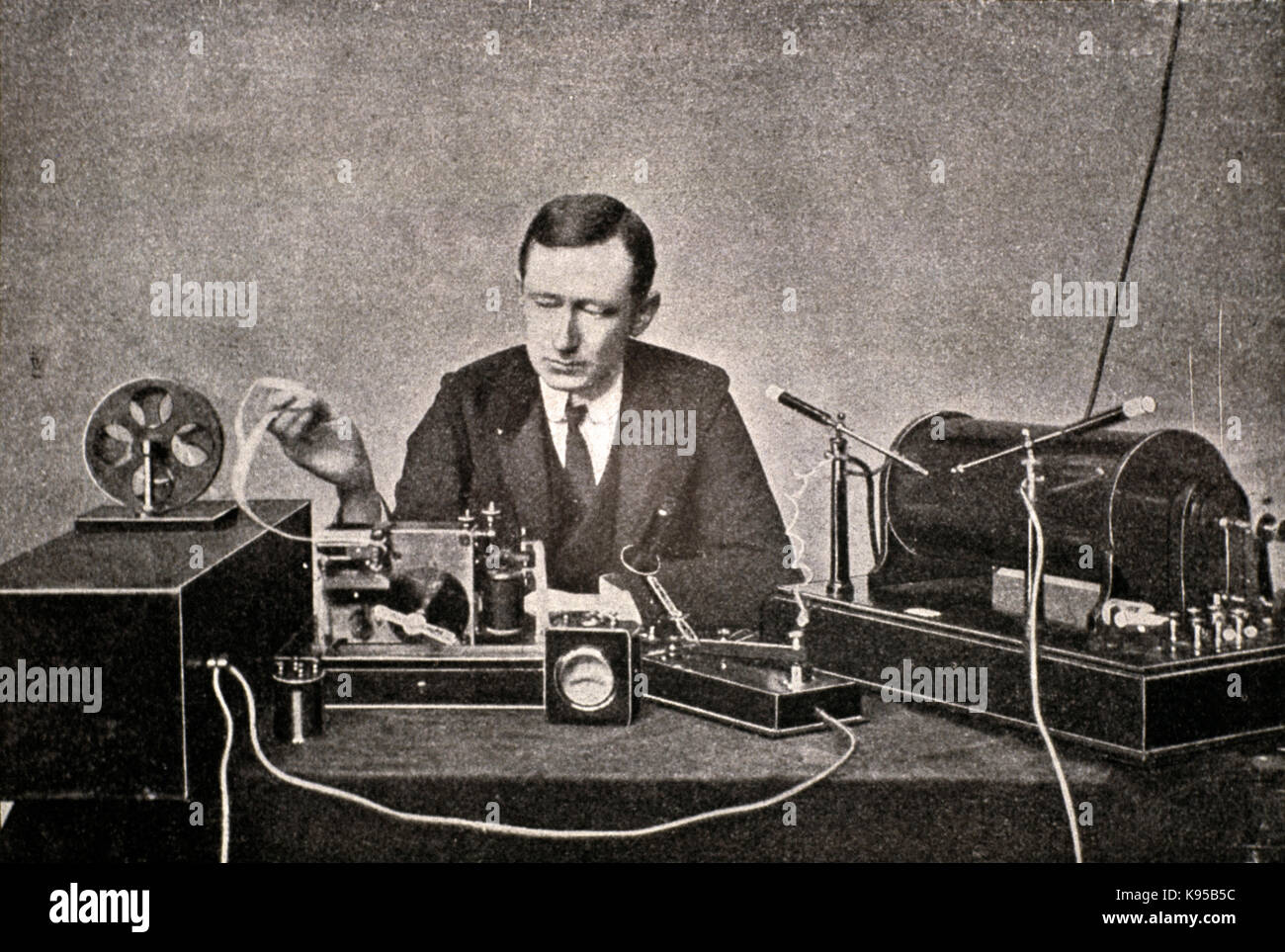 Guglielmo marconi radio fotografías e imágenes de alta resolución - Alamy