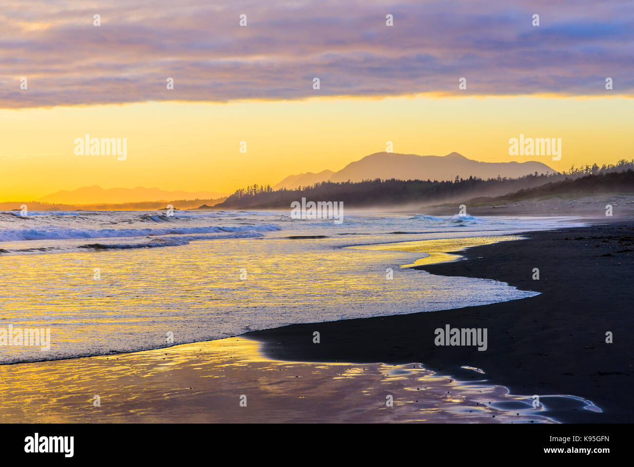Sunset, Long Beach, Pacific Rim National Park, la isla de Vancouver, British Columbia, Canadá. Foto de stock