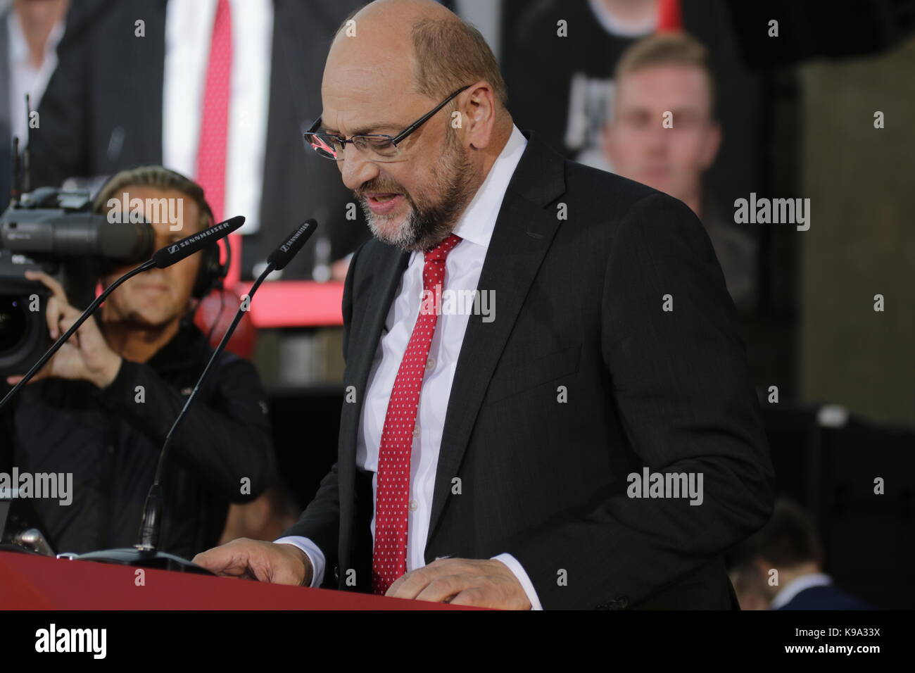 Berlín, Alemania. El 22 de septiembre de 2017. Martin Schulz aborda el rallye. El candidato alemán para el rectorado de la SPD (partido socialdemócrata de Alemania) fue el orador principal en una gran manifestación en el centro de Berlín, dos días antes de las elecciones generales alemanas. Foto de stock