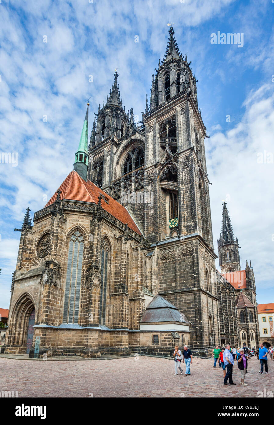 Alemania, Sajonia, Meissen, La Plaza de la Catedral, vista de la Catedral de Meissen, la fachada occidental con capilla del príncipe en la colina del castillo Foto de stock