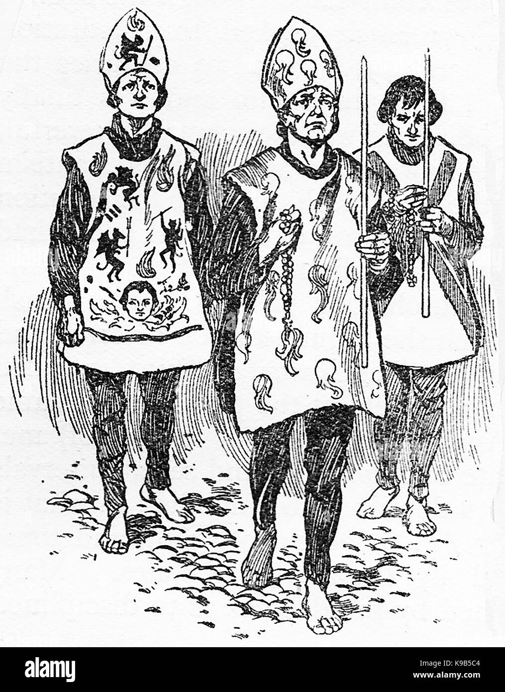 1910 Una ilustración que muestra varios estilos de la prenda penitencial religiosa conocida como San Benito. aka Sanbenito usado para los herejes, principalmente en España Foto de stock
