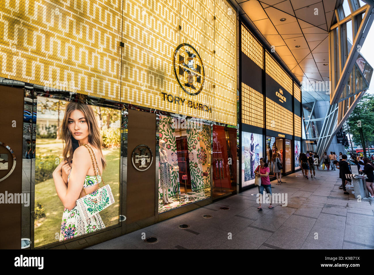 Tory Burch, tienda de ropa de mujeres, Wisma Atria, Singapur Fotografía de  stock - Alamy
