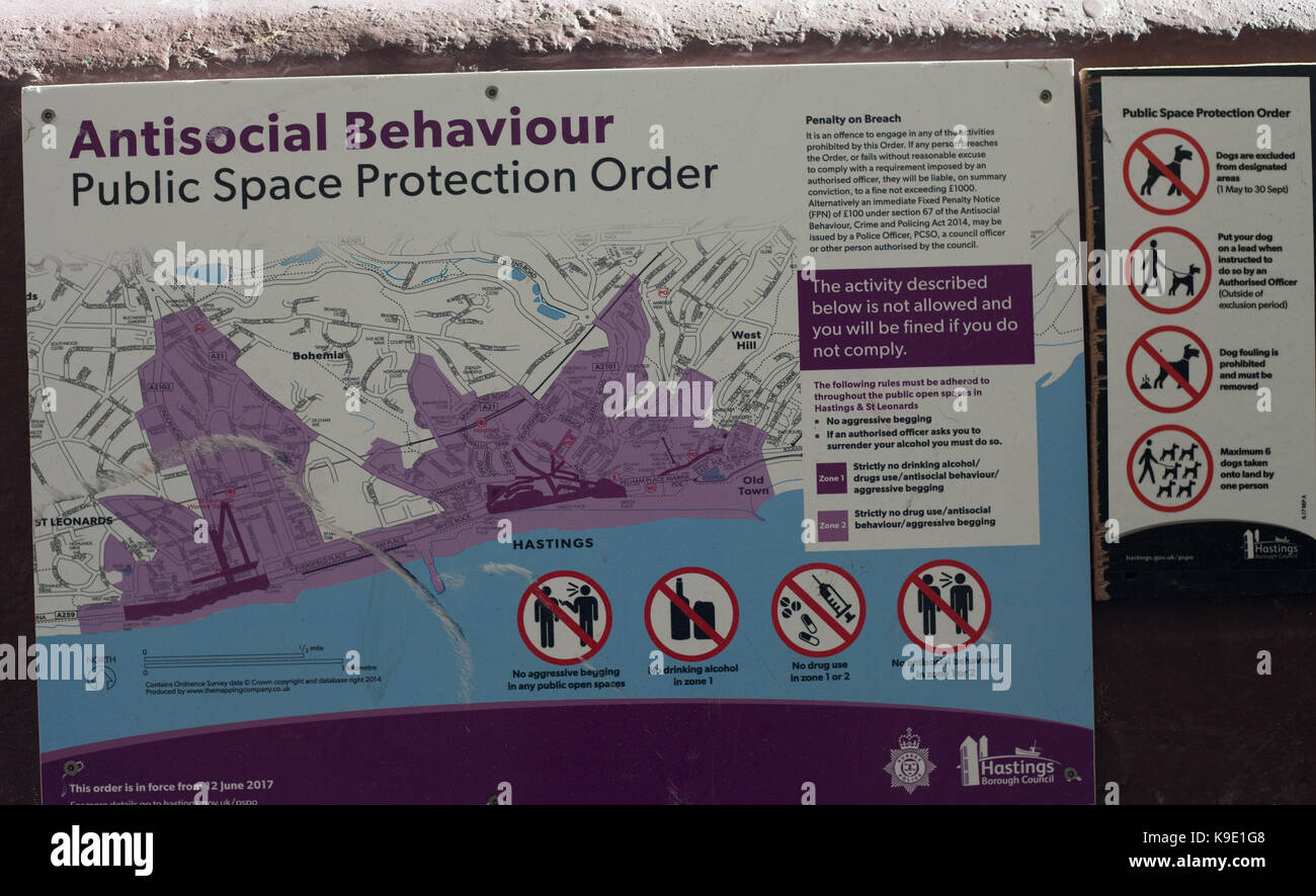 Panel de órdenes de protección del espacio público a fin de evitar conductas antisociales en Hastings, Sussex, Reino Unido Foto de stock