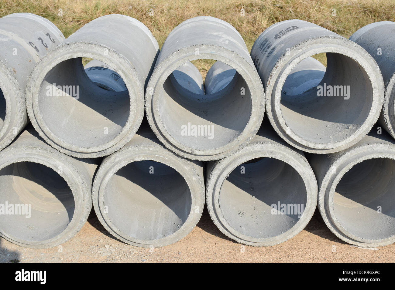 Tubos de cemento fotografías e imágenes de alta resolución - Alamy