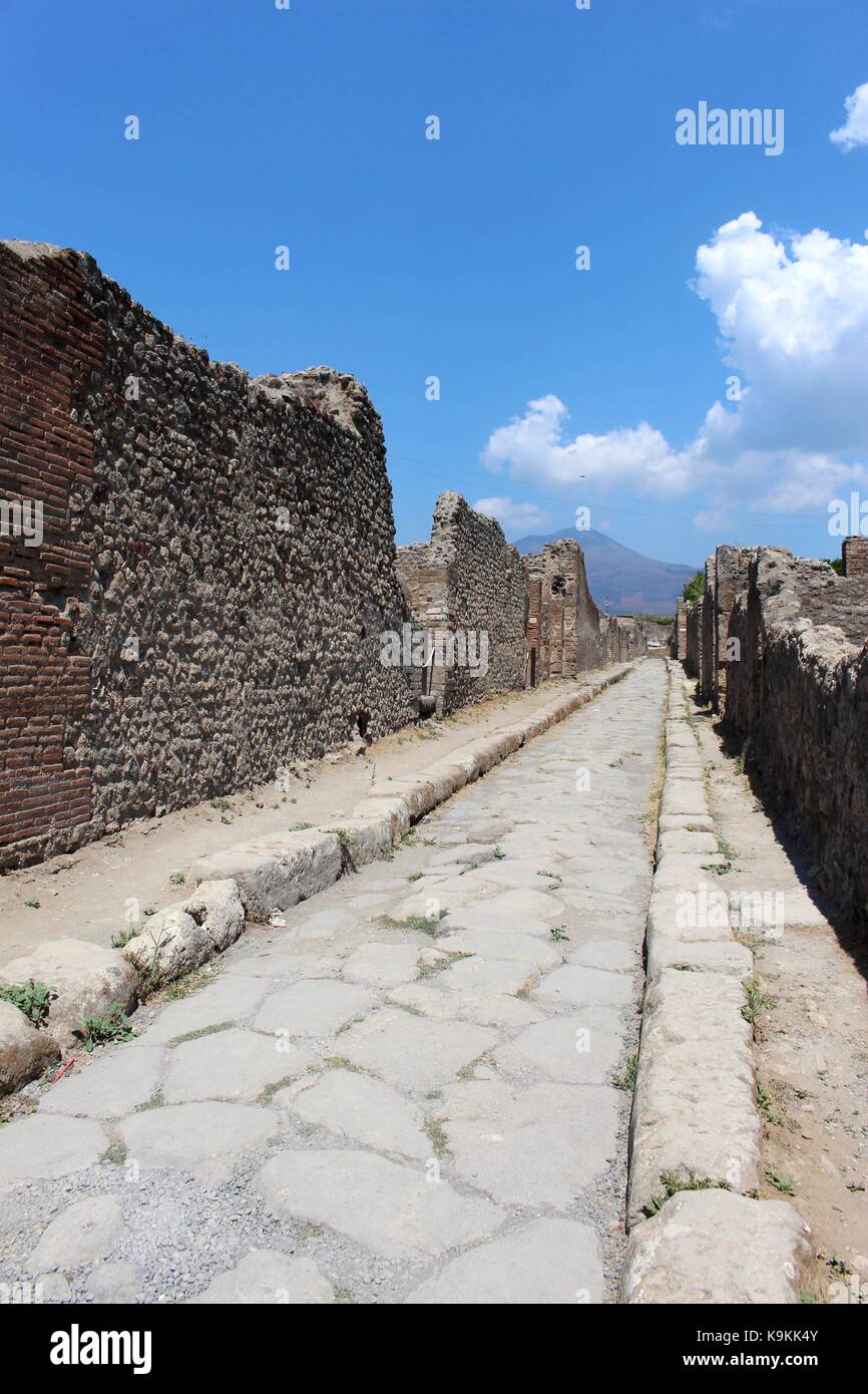 Las calles vacías de Pompeya. Foto de stock