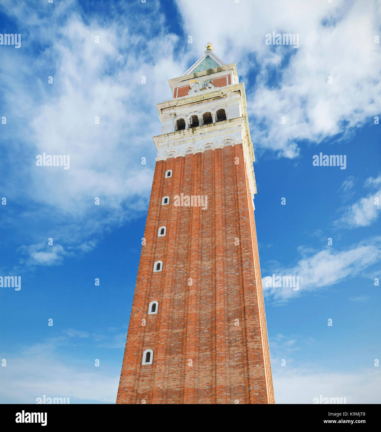 Famosos de Venecia. El Campanile de San Marcos el campanario de la Basílica de San Marcos, en la plaza de San Marcos, en Venecia, Italia. Foto de stock