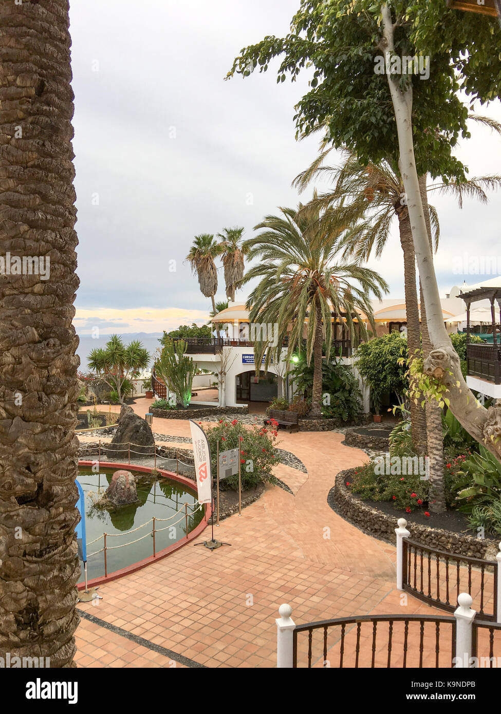 Comercio central de montana tropical Puerto del Carmen, Lanzarote, ESPAÑA  Fotografía de stock - Alamy