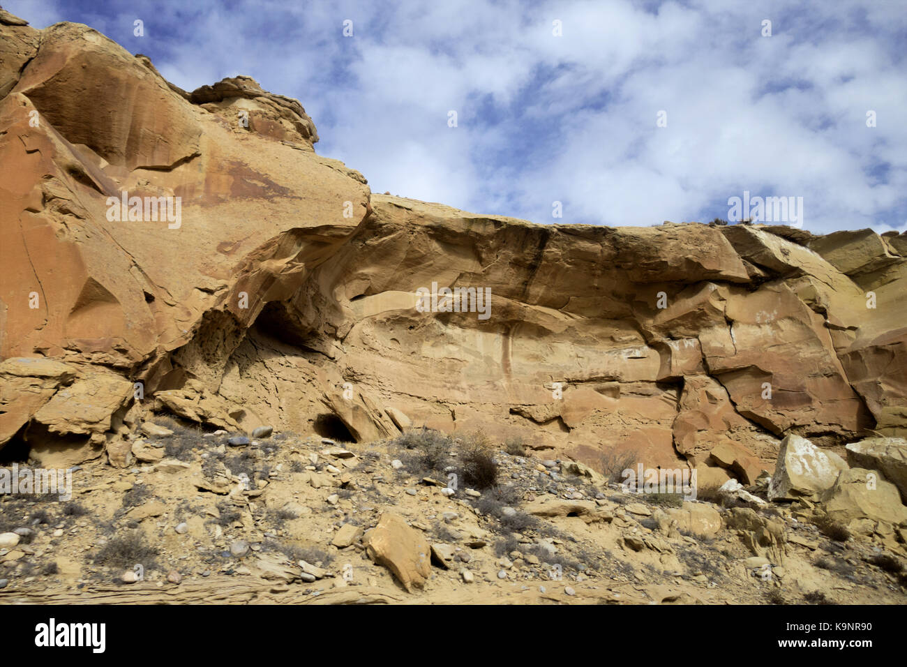 Muro curvo de piedra seca fotografías e imágenes de alta resolución - Alamy