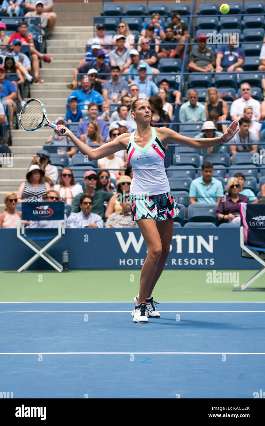 Karolina pliskova (CZE) compitiendo en el US Open tenis Campeonato 2017 Foto de stock
