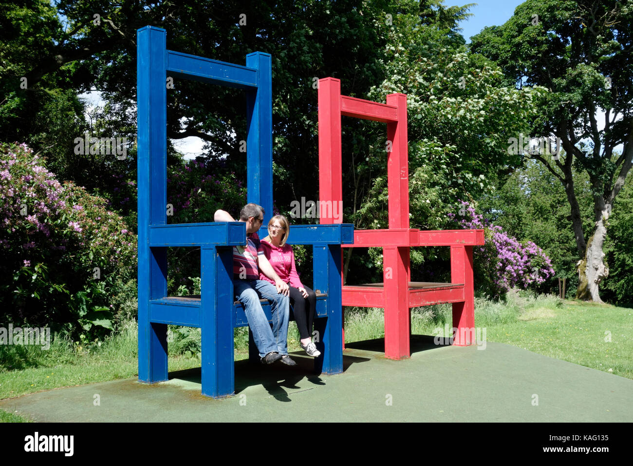 Giant chair fotografías e imágenes de alta resolución - Alamy