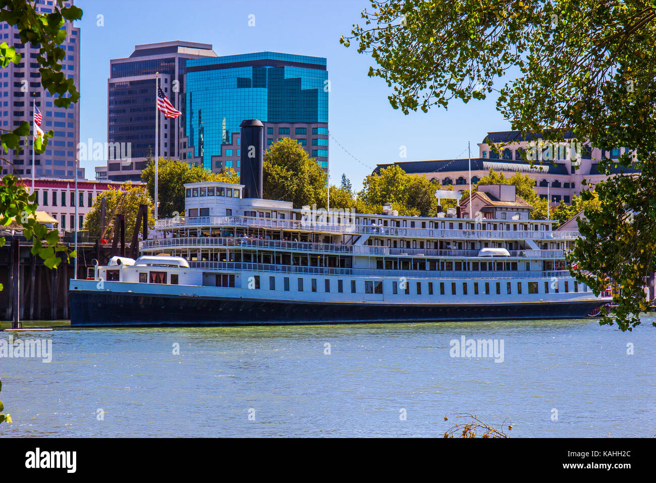 Tiempo Viejo Barco Fluvial En El Dock En Sacramento California Fotografia De Stock Alamy