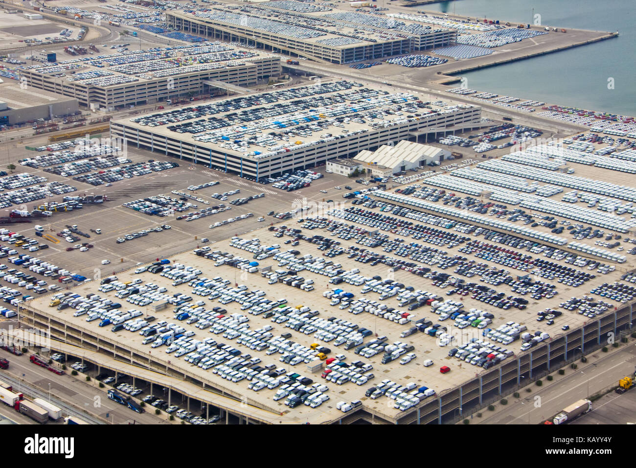España, Barcelona, Puerto, coches para la exportación, descripción, Foto de stock