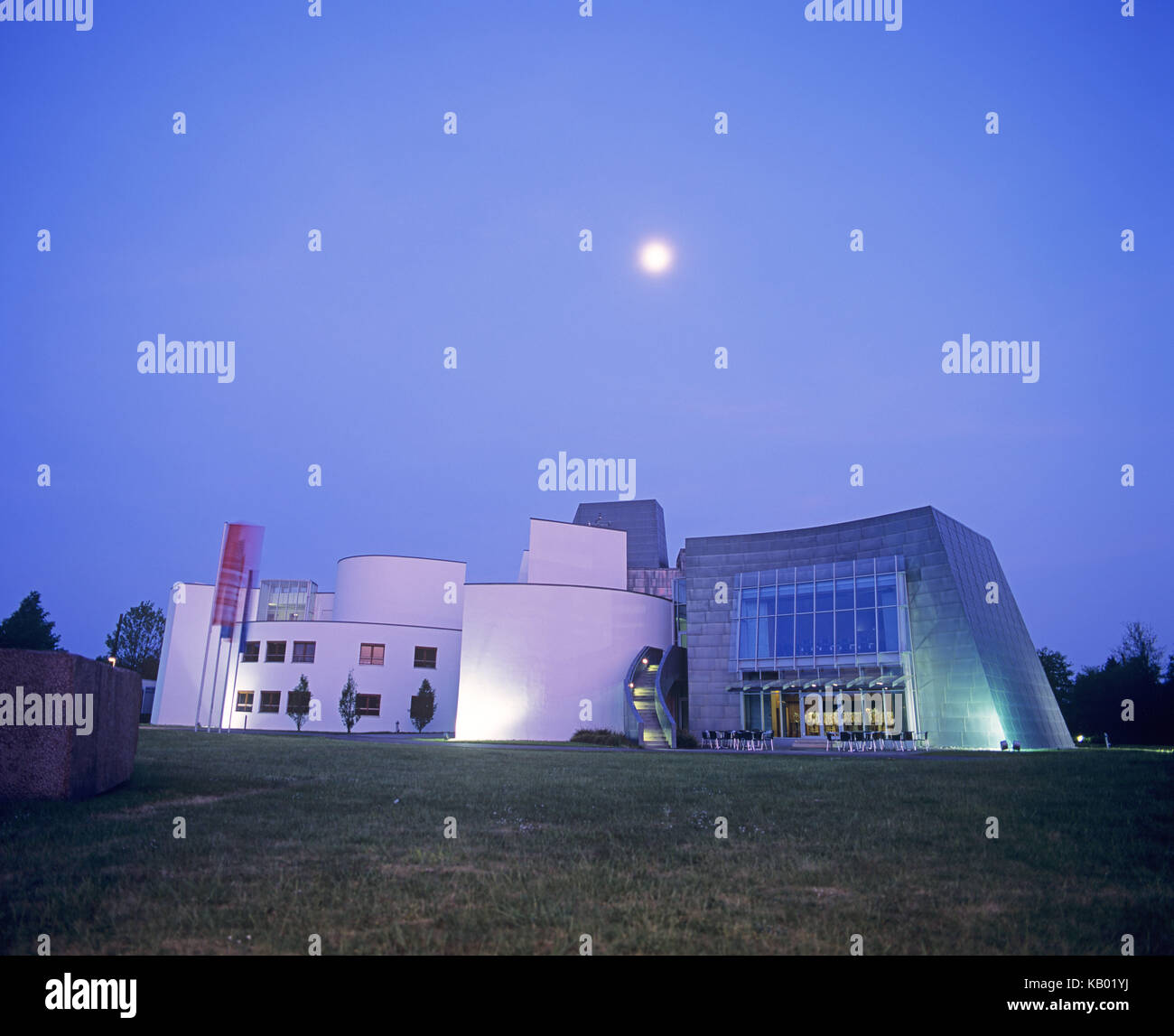 Luna sobre el foro de la energía innovación en Bad Oeynhausen, círculo de Minden-Lübbecke, Renania del Norte-Westfalia, Alemania, Europa Foto de stock