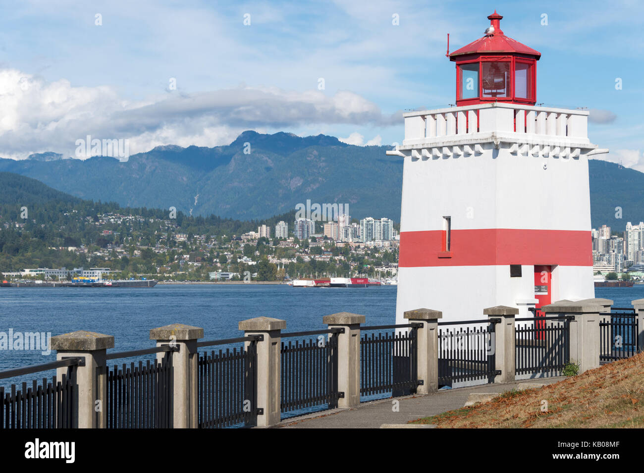 Vancouver, British Columbia, Canadá - 12 de septiembre de 2017: Brockton Point Lighthouse en el parque Stanley. Foto de stock