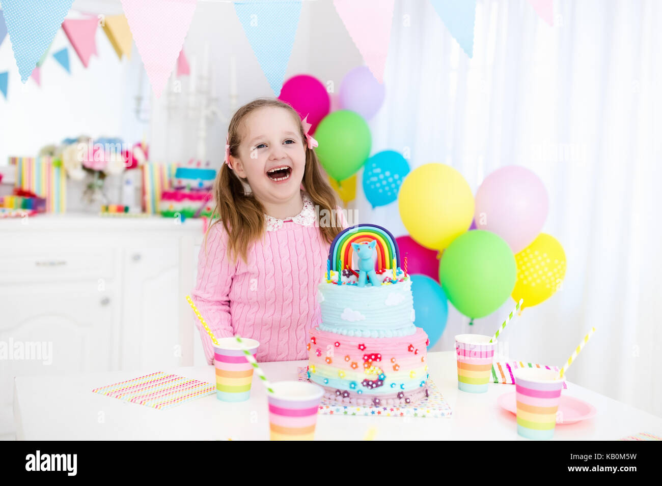 Featured image of post Decoracion Unicornio Arcoiris Decoraci n de mesas dulces y cumplea os inspirados en unicornios