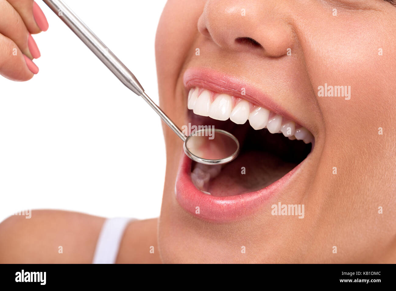 Gran sonrisa saludable con espejo de dentista, cuidado dental Foto de stock