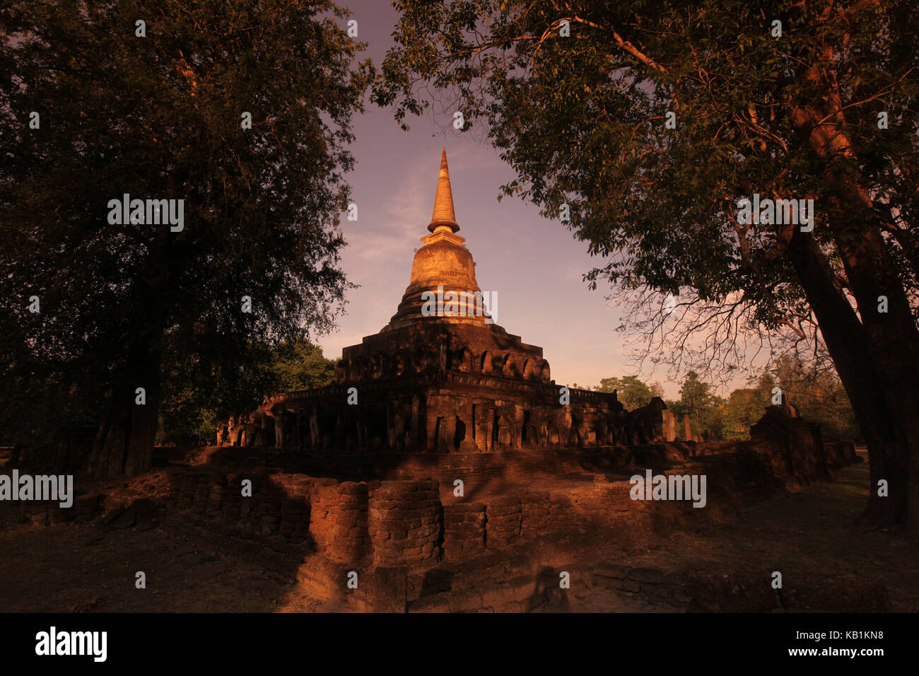 En Asia, el sudeste de Asia, Tailandia, Sukhothai Historical Park, el templo, el Wat, si satchanalai chalieng, parque histórico, templo complexs, wat, Foto de stock