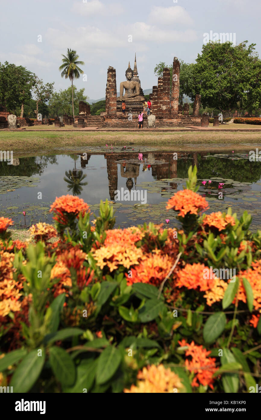 En Asia, el sudeste de Asia, Tailandia, el Parque Histórico de Sukhothai,, templo Wat Mahathat, Foto de stock