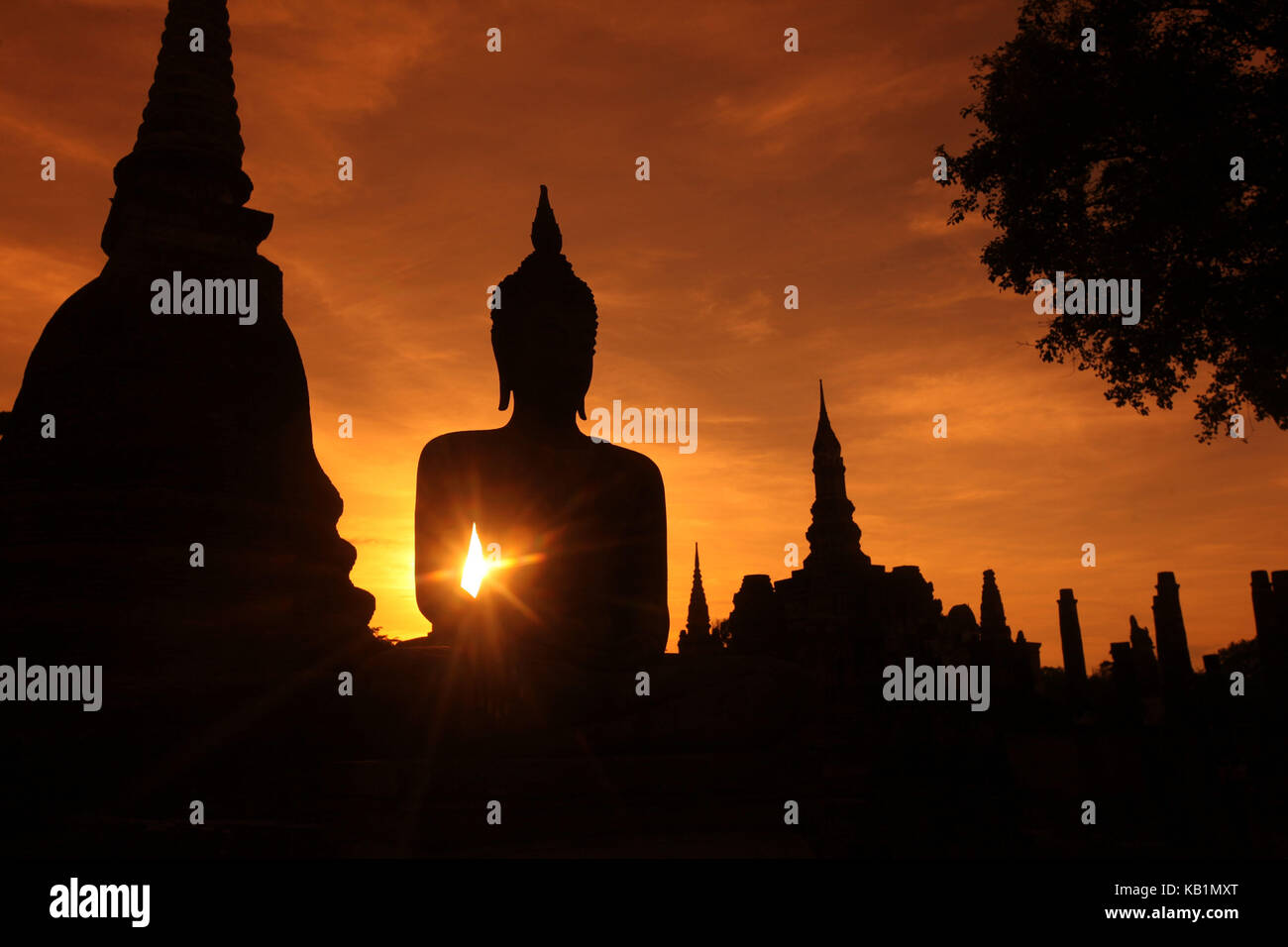En Asia, el sudeste de Asia, Tailandia, el Parque Histórico de Sukhothai,, templo Wat Mahathat, Foto de stock