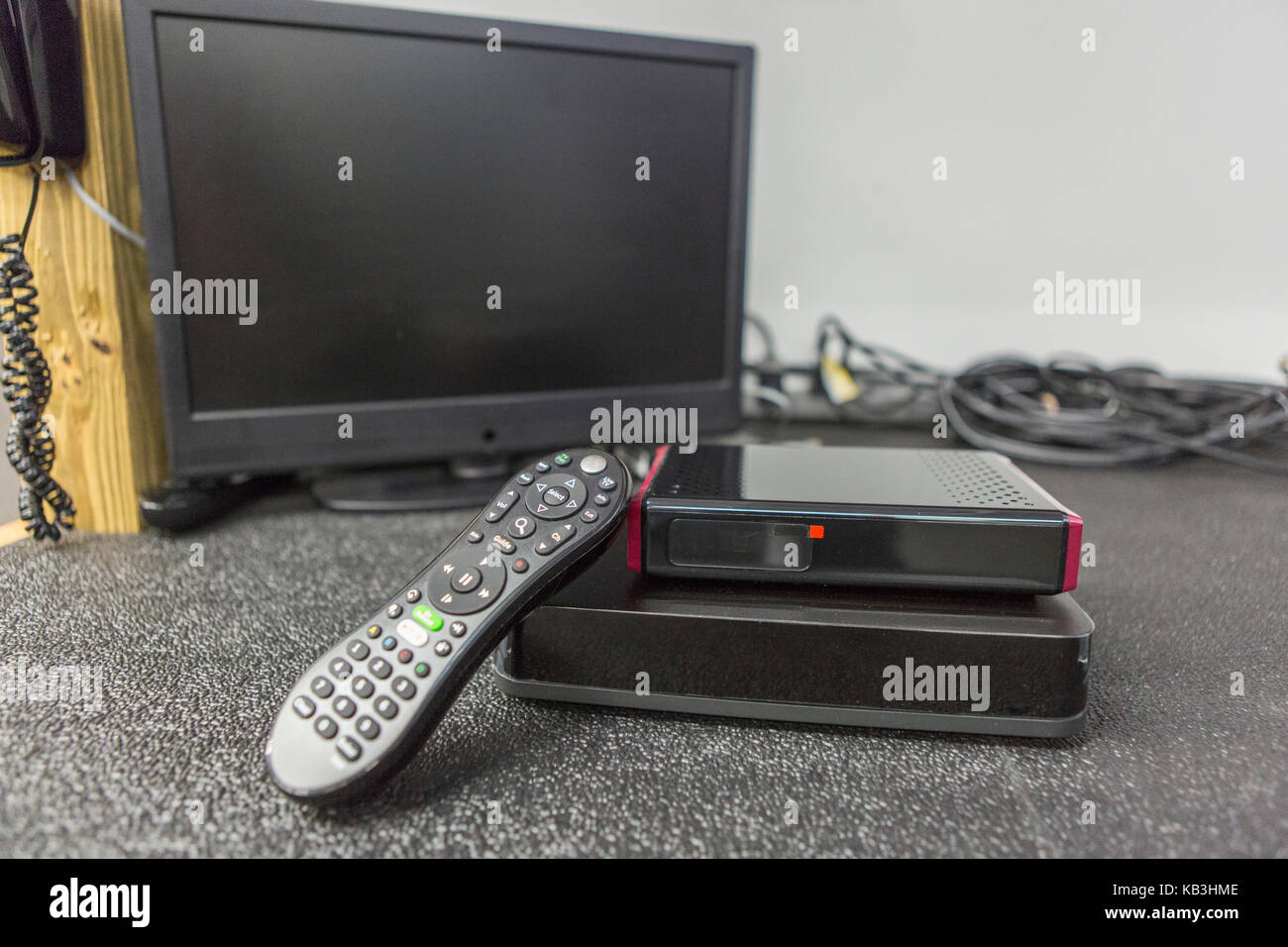Cierre de cable módem, decodificador y TV Fotografía de stock - Alamy