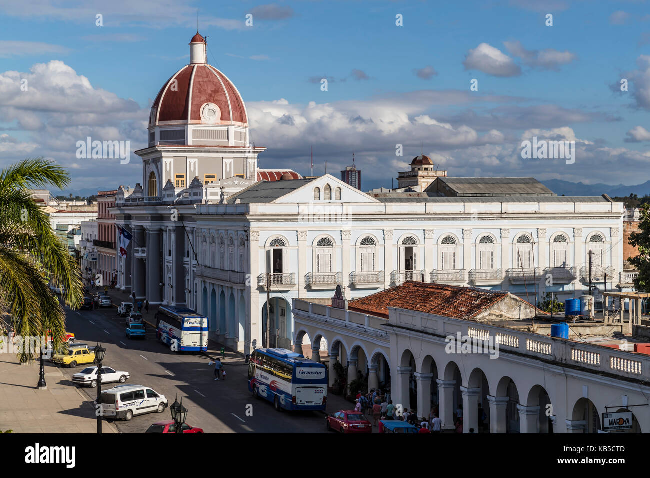 La rotonda del antiguo ayuntamiento, la casa de edificio del gobierno provincial de Cienfuegos, la unesco, Cuba, América central Foto de stock