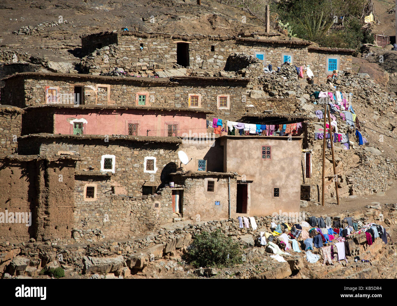 Tradicional pueblo en las montañas del alto Atlas, Marruecos, Norte de África, África Foto de stock