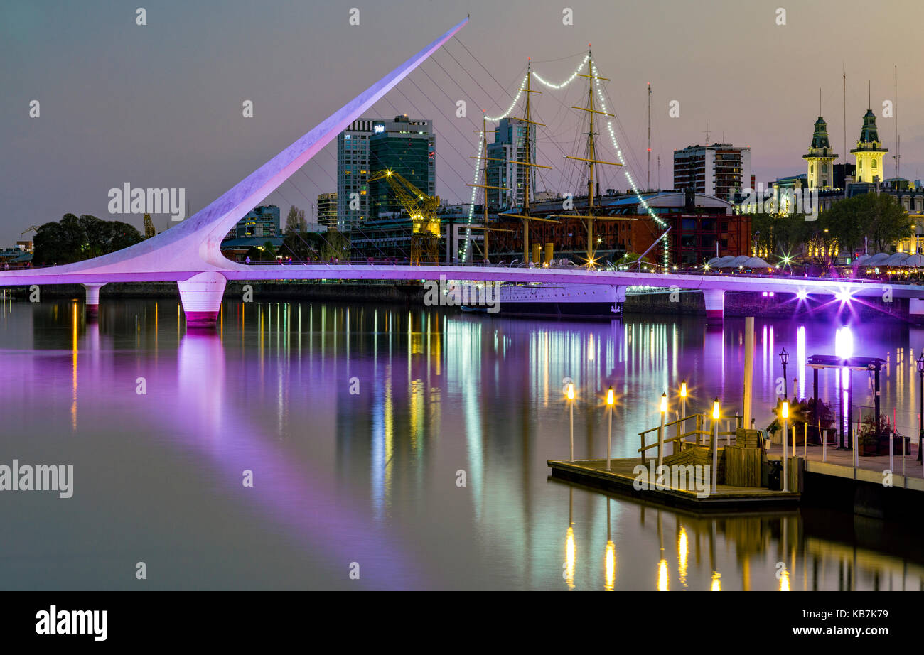 Mujer bridge (puente de la mujer). Puerto Madero, Buenos Aires, Argentina  Fotografía de stock - Alamy