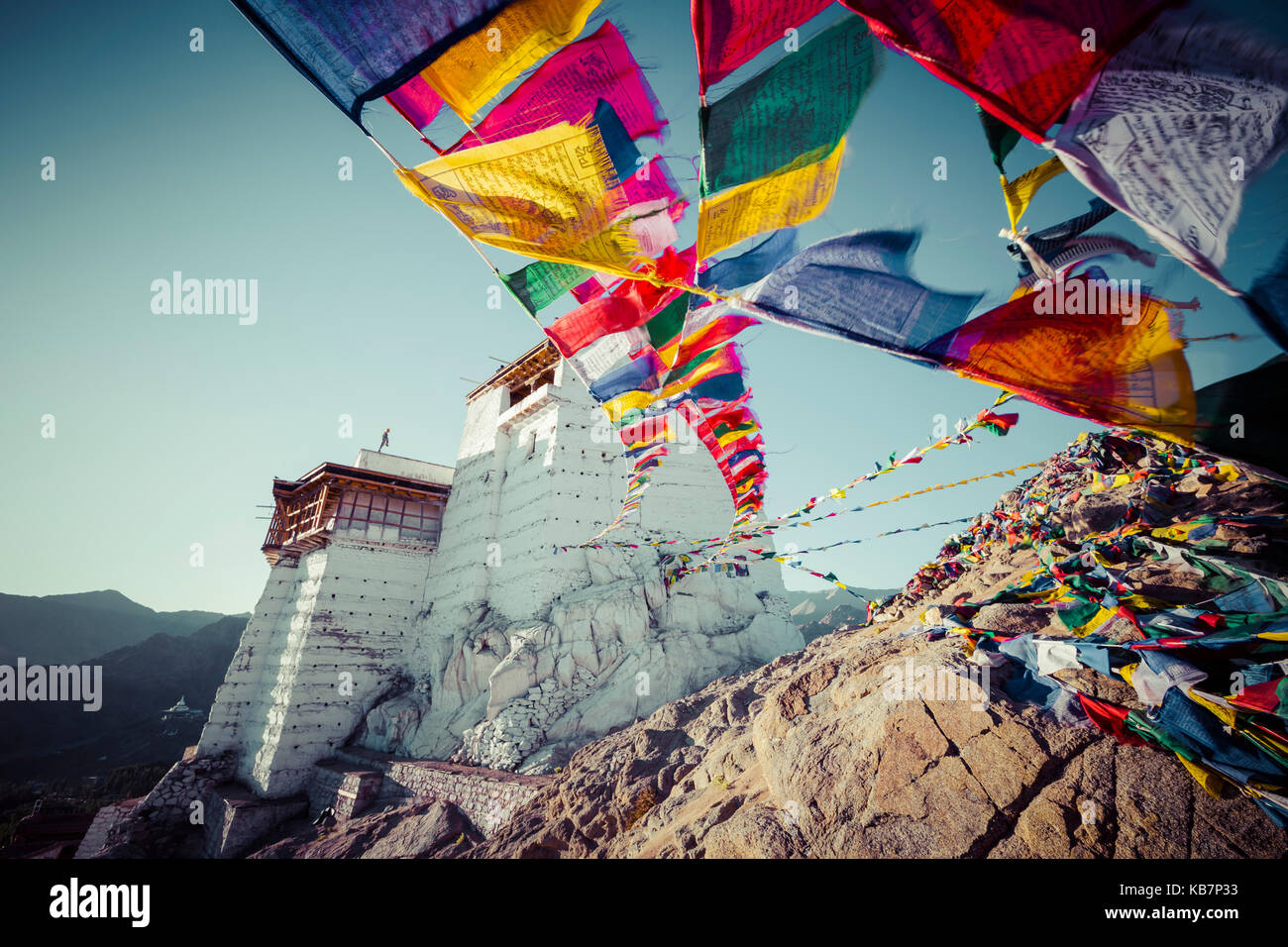 Banderas tibetanas fotografías e imágenes de alta resolución - Alamy