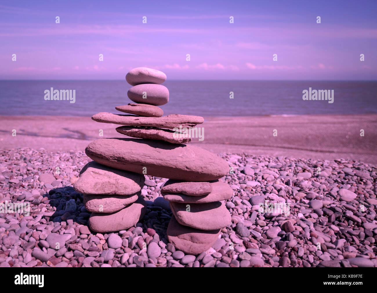 Concepto spa zen piedras en la playa Foto de stock