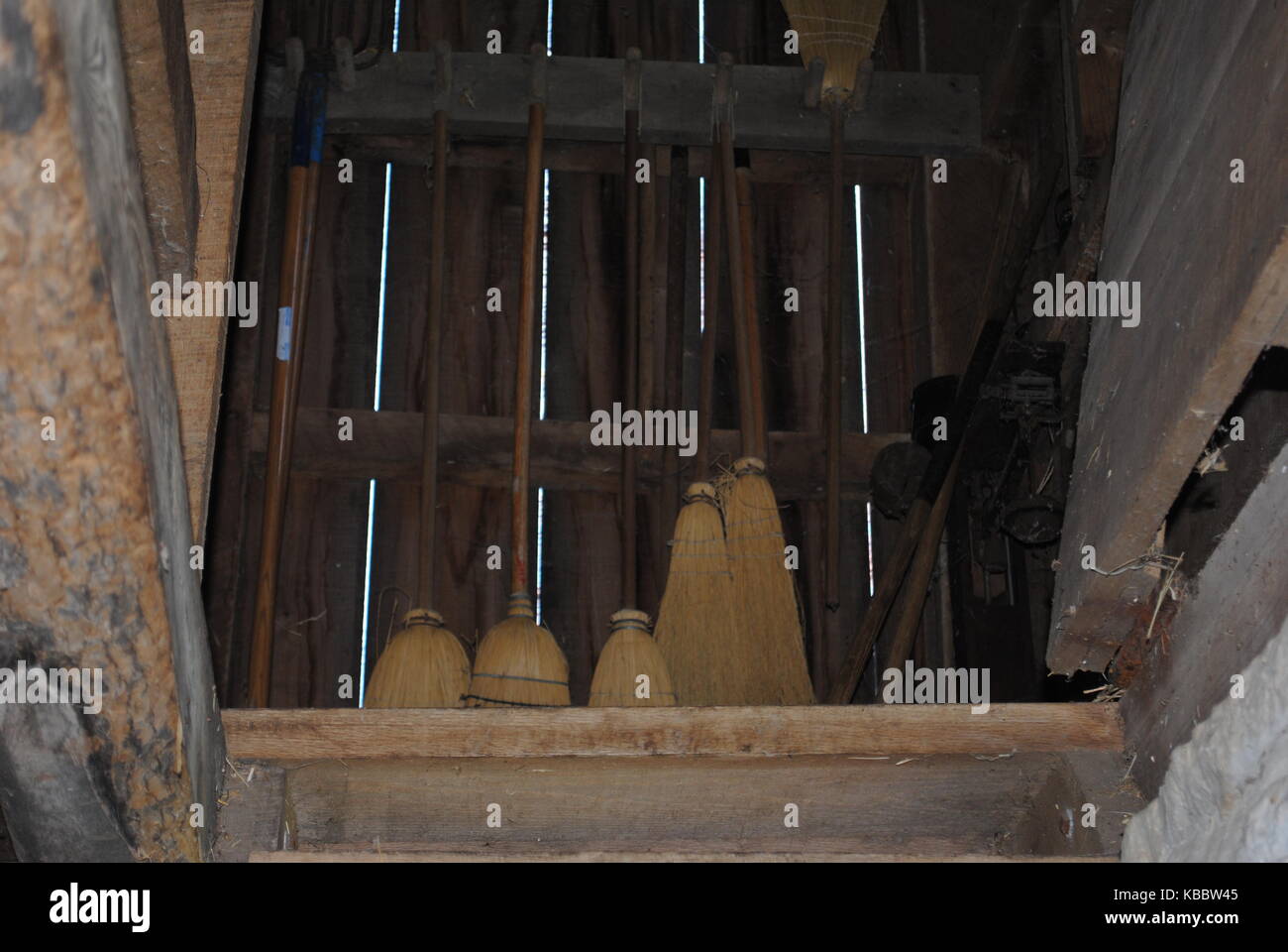 Historical brooms fotografías e imágenes de alta resolución - Alamy