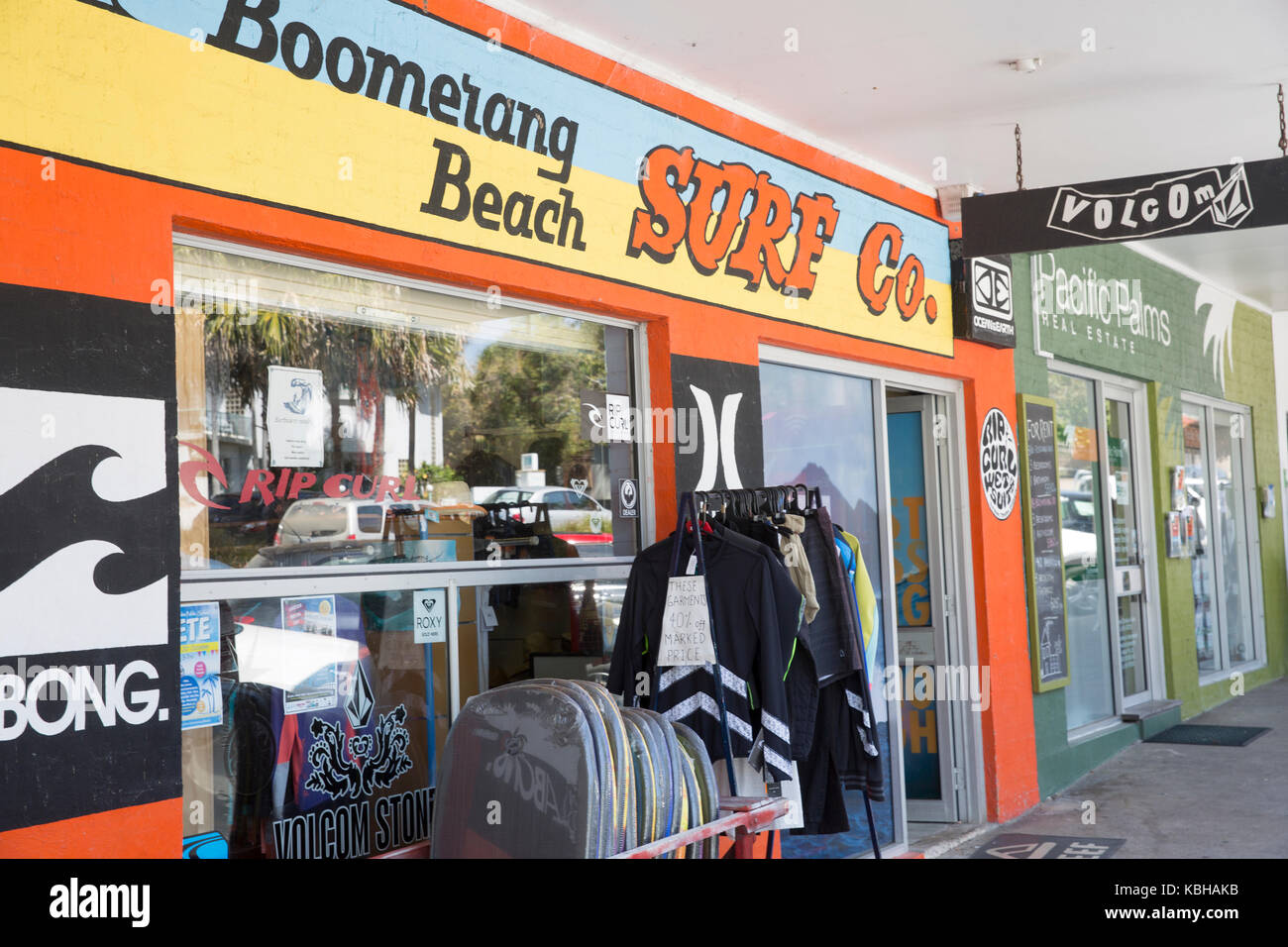 Boomerang Beach surf y trajes de baño tienda en Boomerang Beach en la mitad  norte de la costa de Nueva Gales del Sur, Australia Fotografía de stock -  Alamy