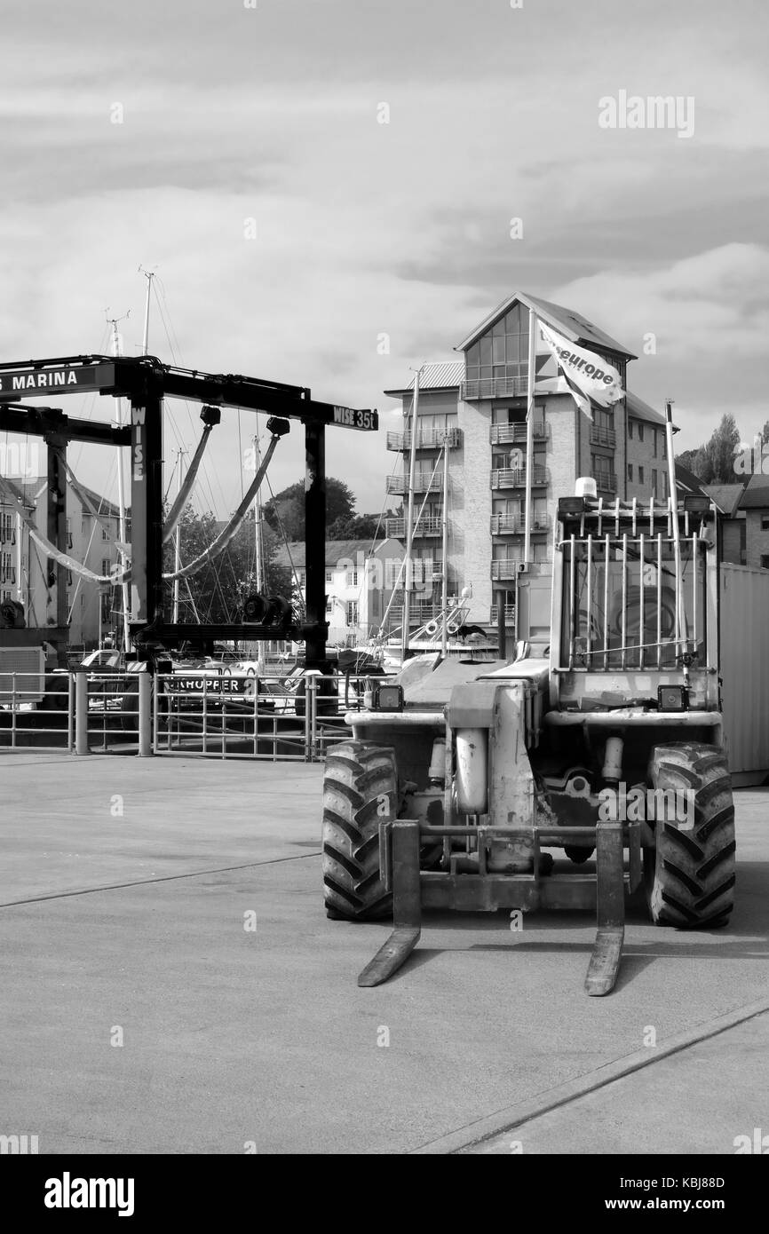 Septiembre 2017 - Teledirección de elevación de horquilla perteneciente a un patio de barcos en Portishead, cerca de Bristol, Inglaterra. Foto de stock