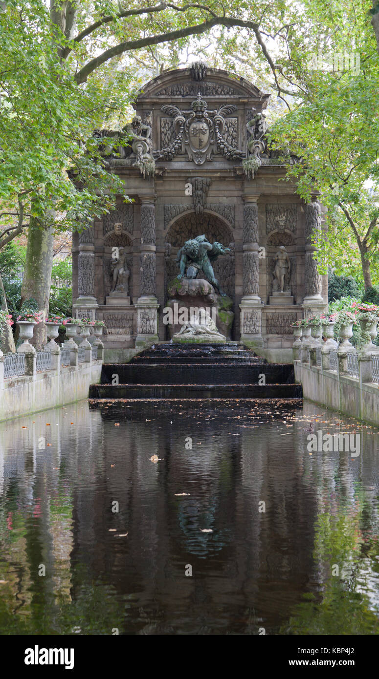 Los Medici Fuente en el Jardin du Luxembourg, Paris, Francia. Foto de stock