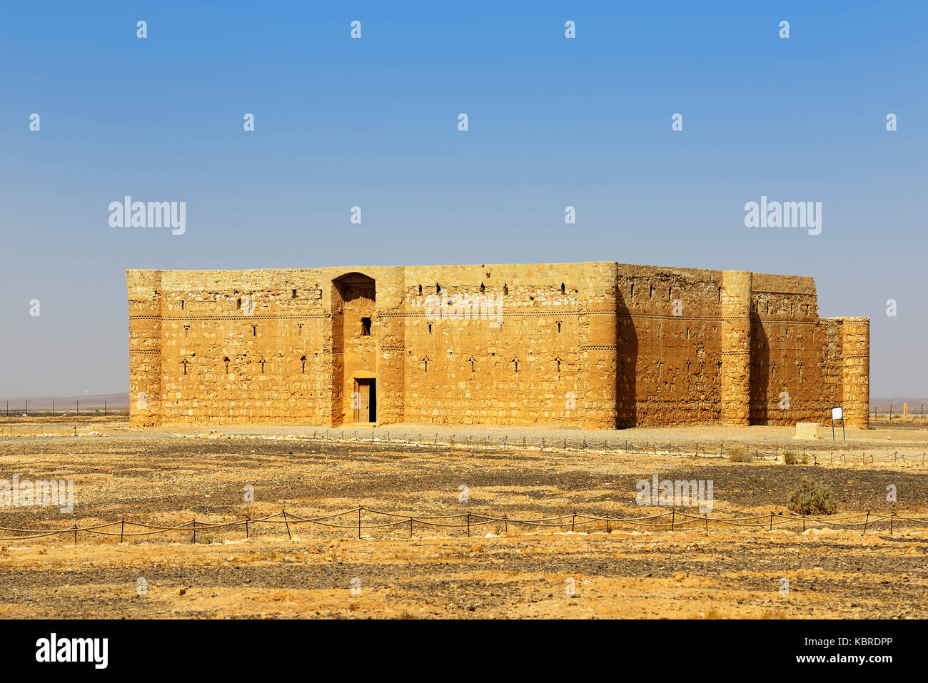 Castillo del desierto omeya, Qasr Al-Jaranah, Jordania Foto de stock