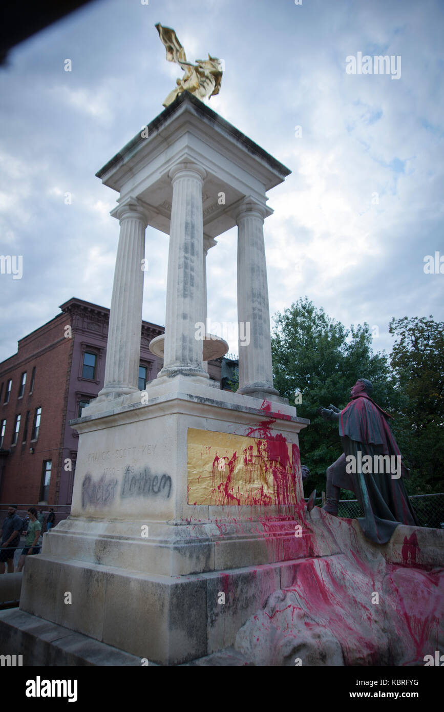 Francis Scott Key estatua en Bolton hill vandalizadas con spray de pintura. Baltimore City recientemente eliminó tres monumentos en honor a figuras confederado Foto de stock