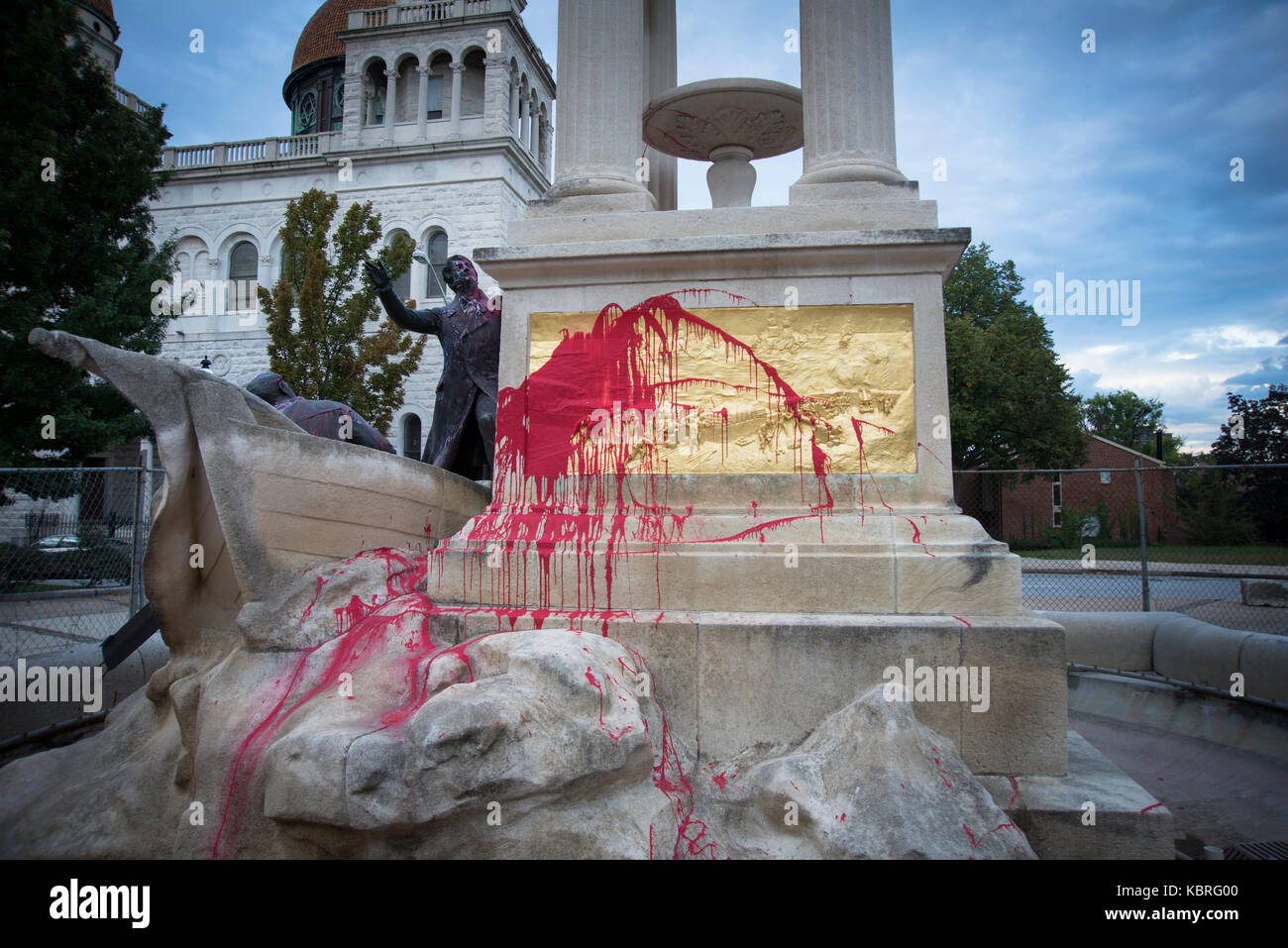 Francis Scott Key estatua en Baltimore vandalizada con pintura en aerosol. La ciudad de Baltimore eliminó tres monumentos que honraban a figuras confederadas Foto de stock