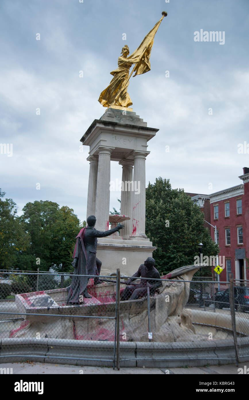 Francis Scott Key estatua en Bolton hill vandalizadas con spray de pintura. Baltimore City recientemente eliminó tres monumentos en honor a figuras confederado Foto de stock