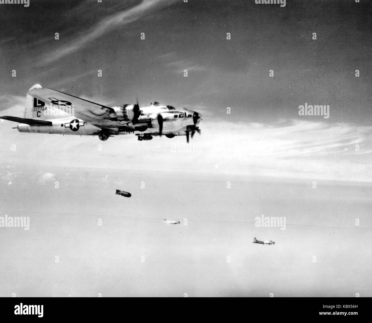 Boeing B-17 Flying Fortress avión bombardero americano en acción durante la II Guerra Mundial Foto de stock