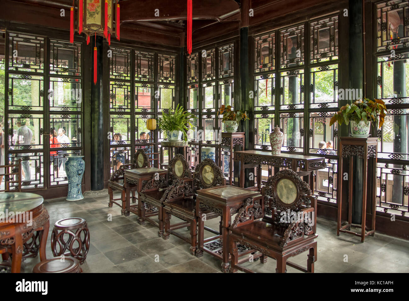 Hall de fragancia distante, el Jardín del Administrador Humilde, Suzhou, China Foto de stock