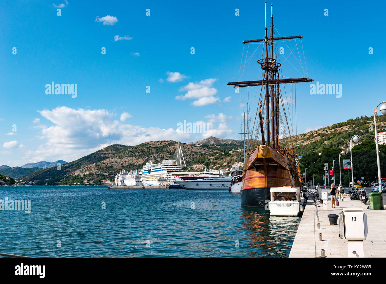 Bahía y puerto de Dubrovnik Foto de stock