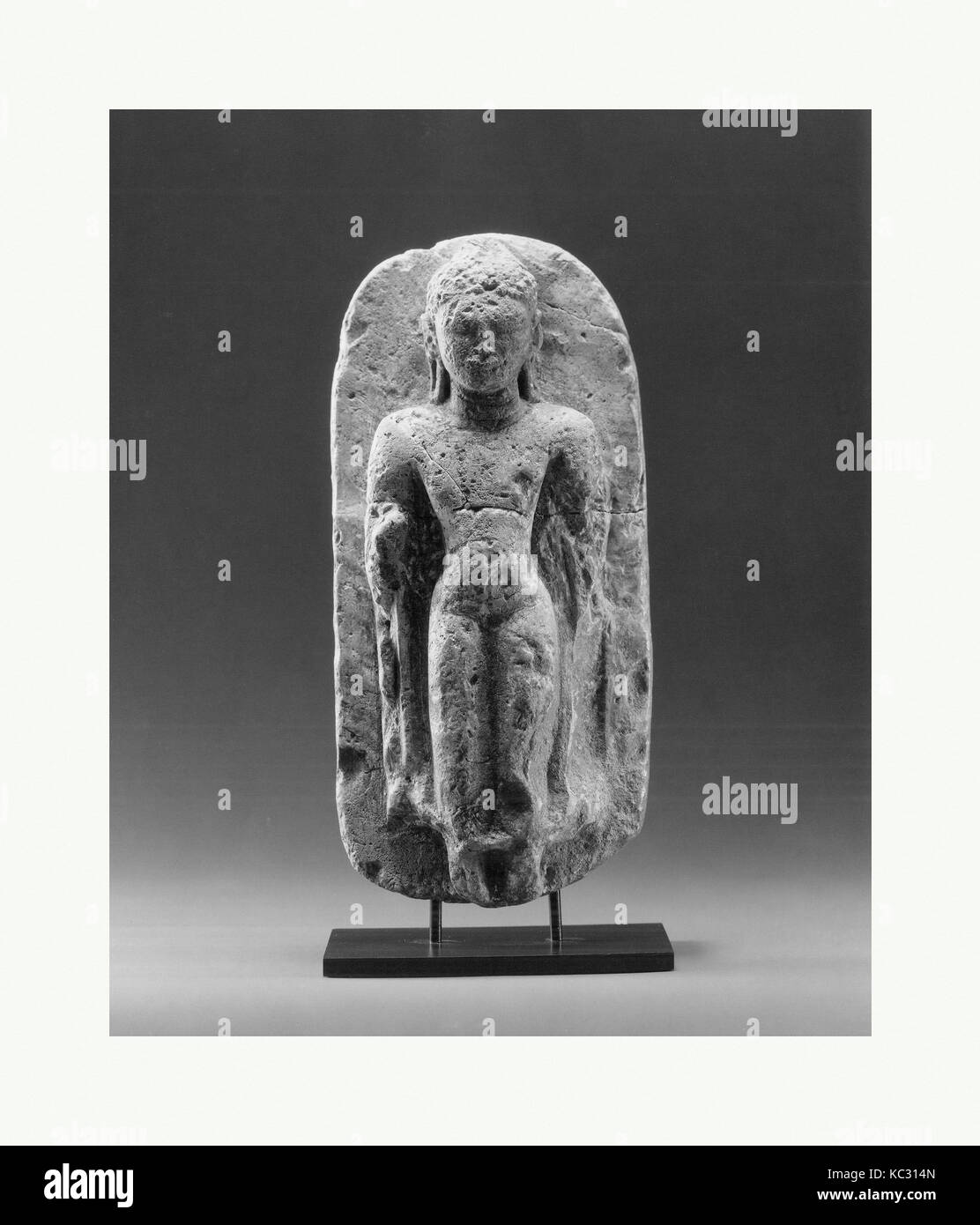 Data del siglo VIII, Buda, Tailandia (Is Thep), Tiza con hojas de oro, H. 7. (17,7 cm), Escultura Foto de stock