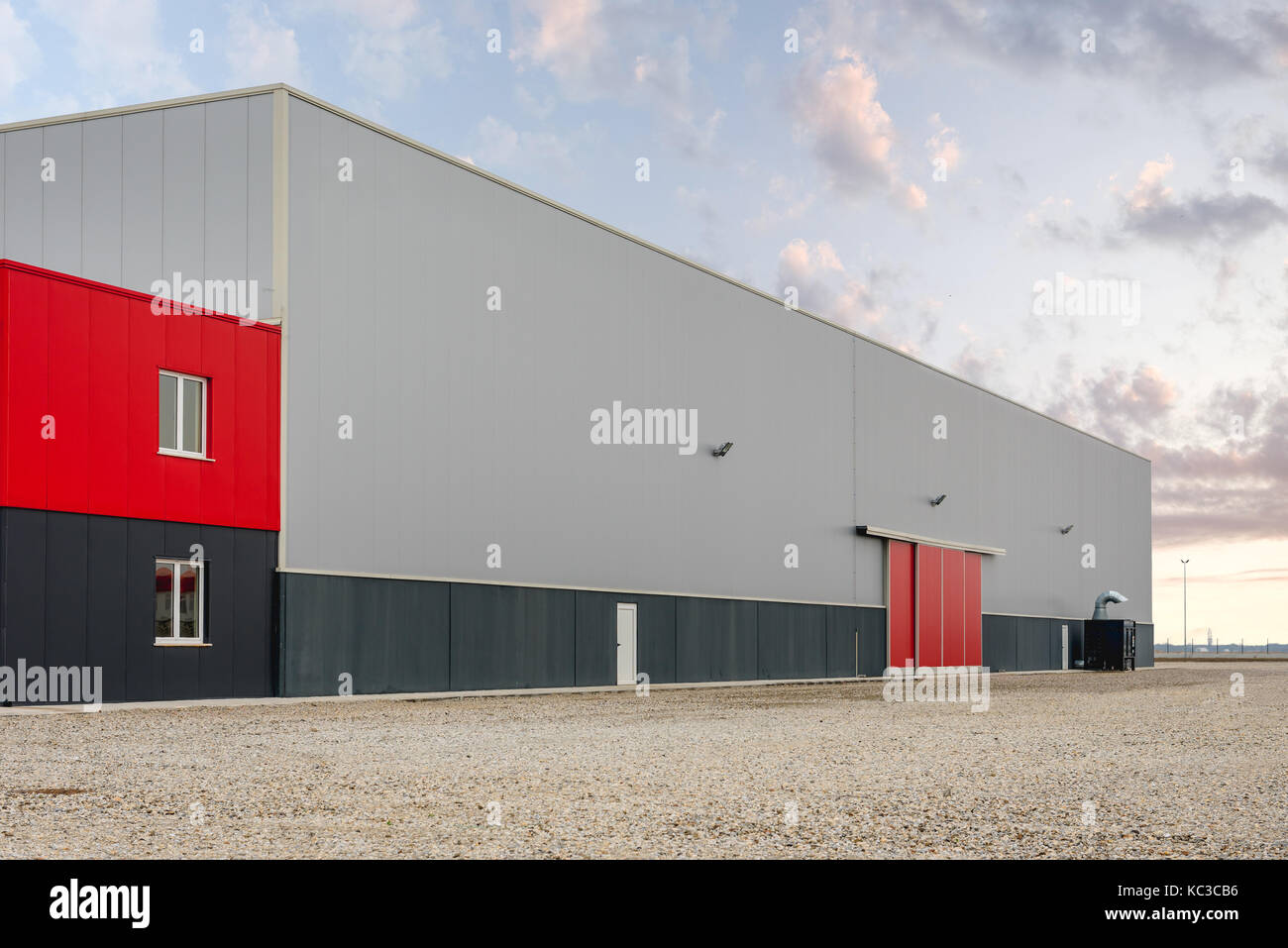 Imagen exterior de grandes industriales y comerciales, edificios de acero laminado en frío Foto de stock