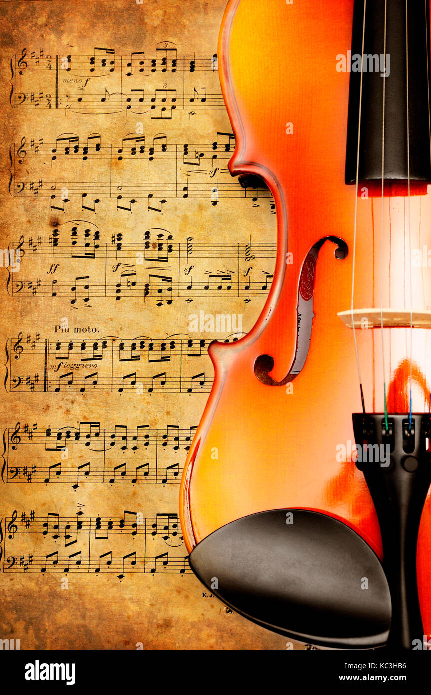 El violín y la partitura de música clásica Foto de stock