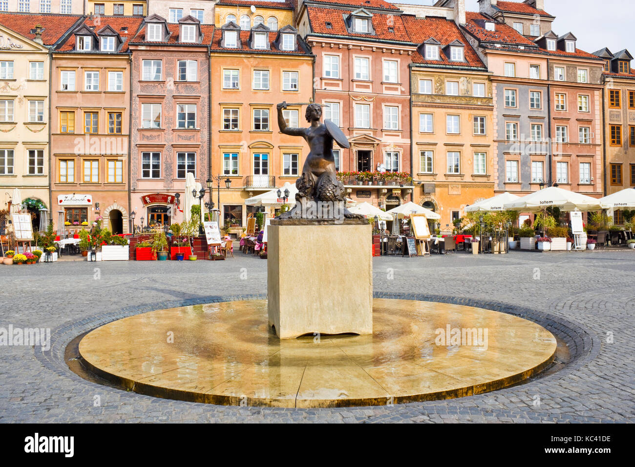варшавская русалка. символ варшавы. варшавская сирена. памятник серена. варшава русалка памятник.