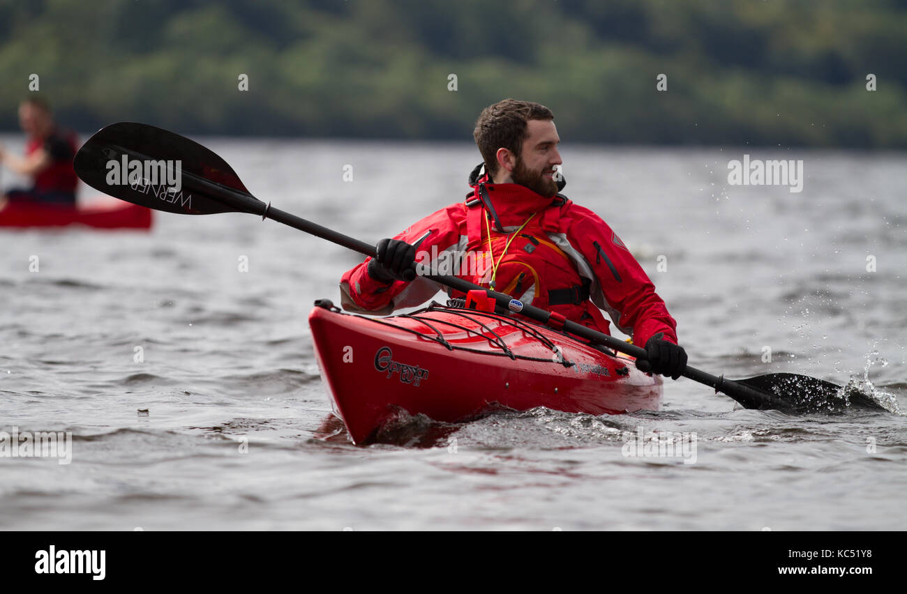Kayak en el lago Bala, North Wales Foto de stock
